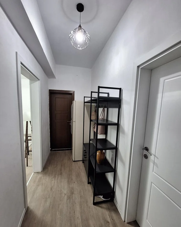 Tirane, jepet me qera apartament 1+1 Kati 2, 60 m² 600 € (Rruga e Barrikadave , Gjimanzi Sami Frasheri)