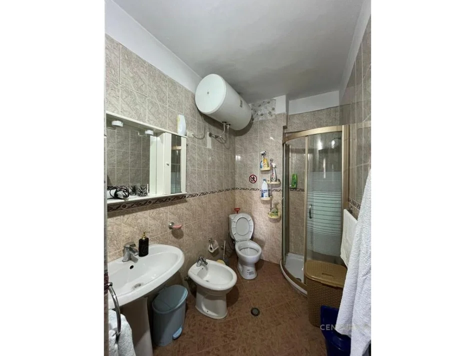 Tirane, jepet me qera apartament 1+1 Kati 3, 64 m² 500 € 