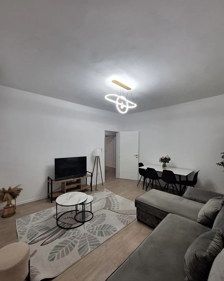 Tirane, jepet me qera apartament 1+1 Kati 2, 60 m² 600 € (Rruga e Barrikadave , Gjimanzi Sami Frasheri)