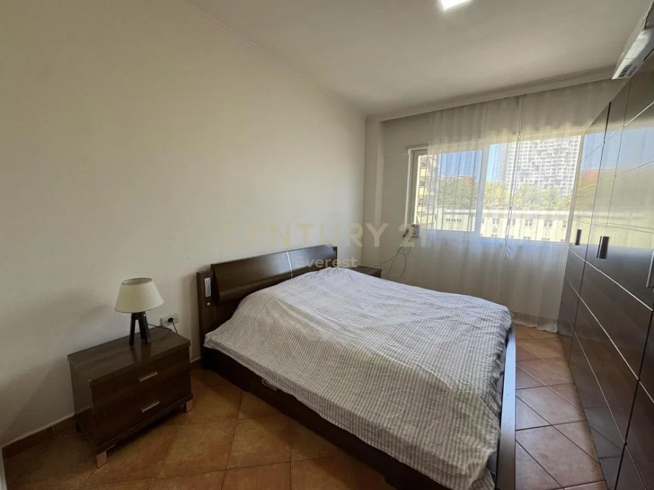 Tirane, jepet me qera apartament 2+1 Kati 3, 120 m² 1.050 € 