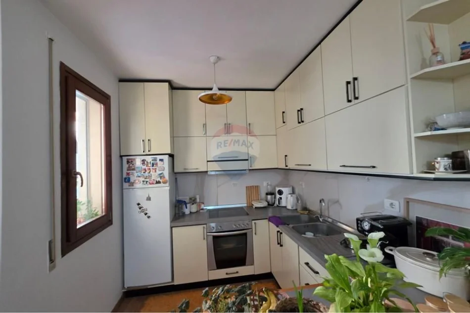 Tirane, shitet 1+1 , 72 m² 134.715 € (Kopshti Botanik)