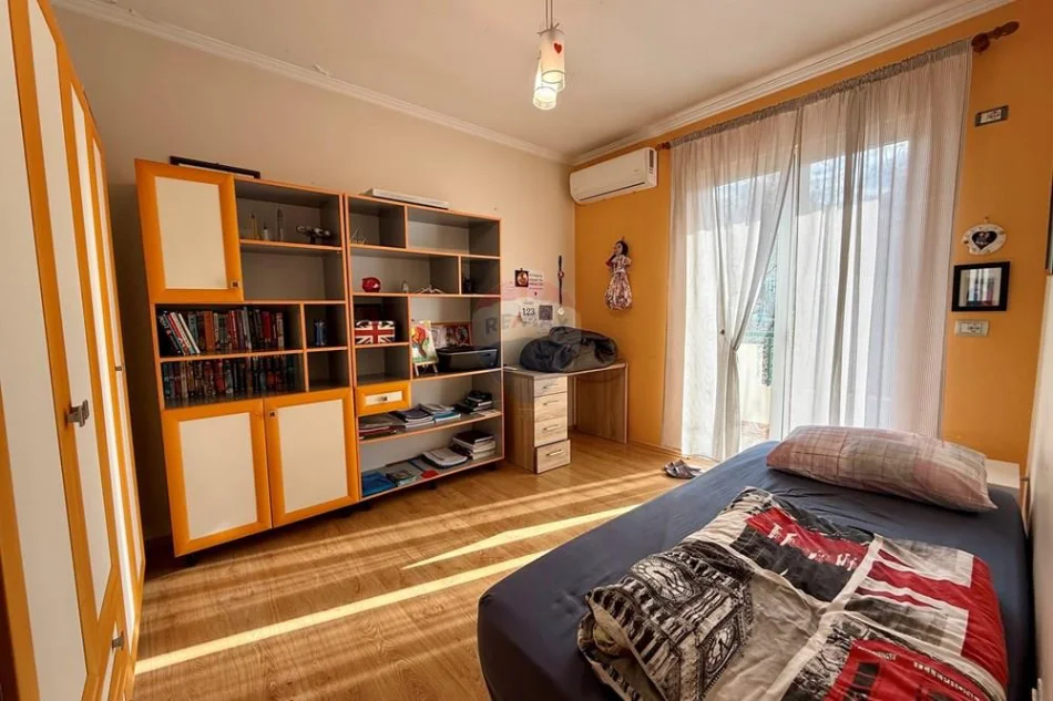 Tirane, shitet 3 Katshe , 300 m² 410.000 € (Sauk)