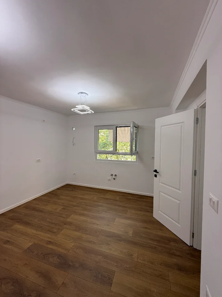 Shqiperi, shitet apartament 1+1+Ballkon Kati 4, 53 m² 118.000 € (Shkolla Hasan Prishtina)