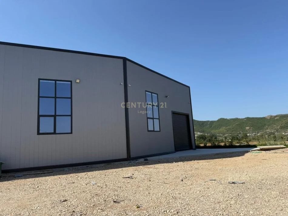 Tirane, shitet ose jepet me qera kapanon 1300 m² (Arban Kashar)