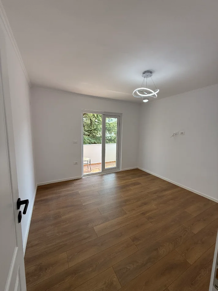 Shqiperi, shitet apartament 1+1+Ballkon Kati 4, 53 m² 118.000 € (Shkolla Hasan Prishtina)