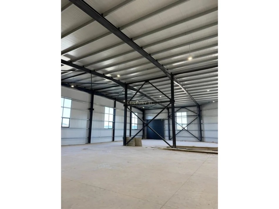 Tirane, shitet ose jepet me qera kapanon 1300 m² (Arban Kashar)