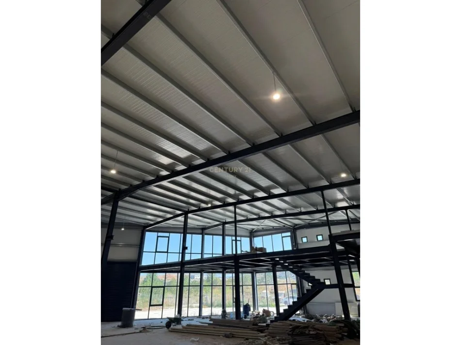 Tirane, shitet ose jepet me qera kapanon 1300 m² (Arban Kashar)