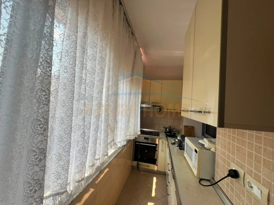 Tirane, jepet me qera apartament 2+1 Kati 3, 72 m² 550 € (Xhanfize Keko)