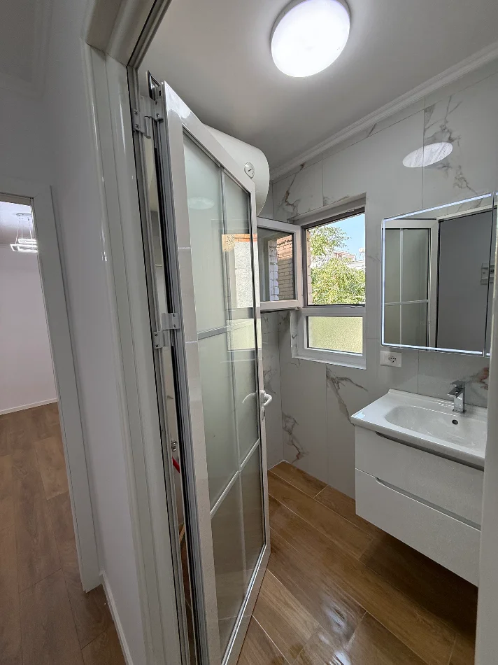 Shqiperi, shitet apartament 1+1+Ballkon Kati 4, 53 m² 118.000 € (Shkolla Hasan Prishtina)