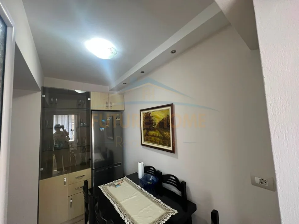 Tirane, jepet me qera apartament 2+1 Kati 3, 72 m² 550 € (Xhanfize Keko)