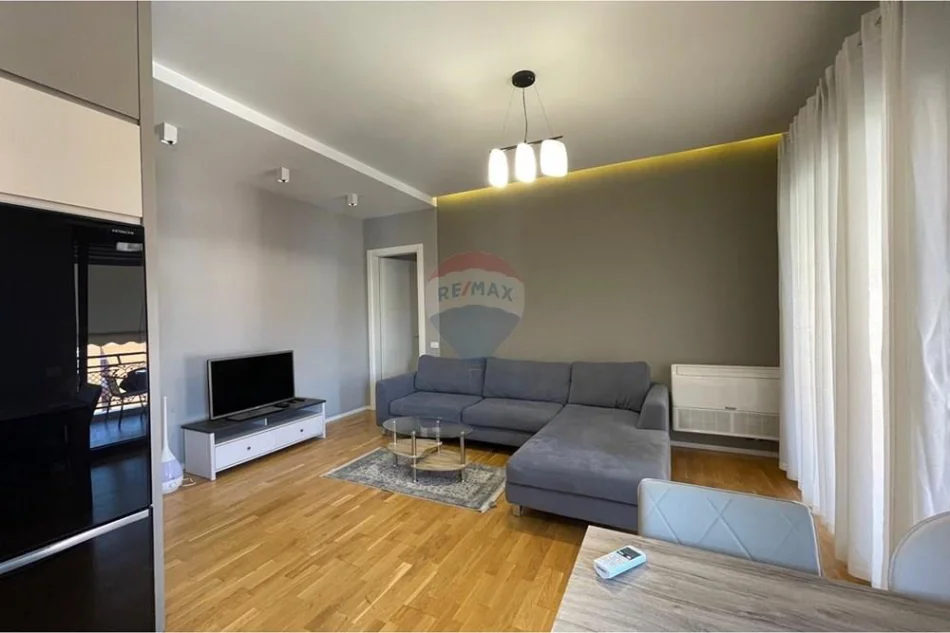 Tirane, jepet me qera 2+1 , 120 m² 1.100 € (Delijogji)