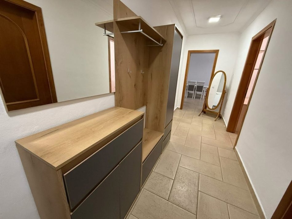 Tirane, jepet me qera apartament 2+1 , 650 € (Sheshi Willson!)