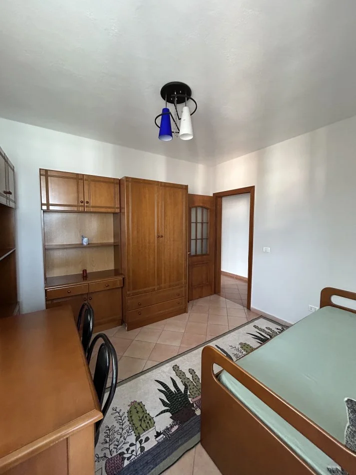 Tirane, jepet me qera apartament 2+1+Ballkon Kati 10, 114 m² 550 € (Komuna e Parisit)