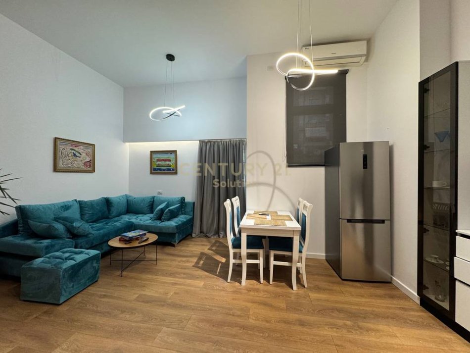 Tirane, jepet me qera apartament duplex 2+1 Kati 1, 86 m² 700 € (Liqeni i Thate)