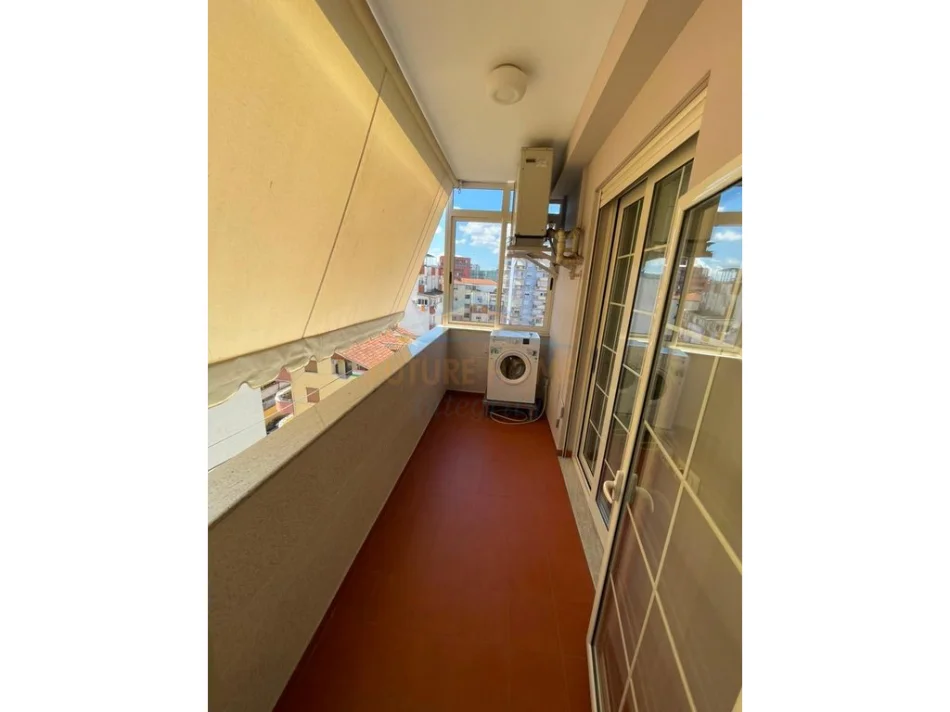 Tirane, jepet me qera apartament 1+1 Kati 6, 57 m² 700 € (Pazari i Ri)