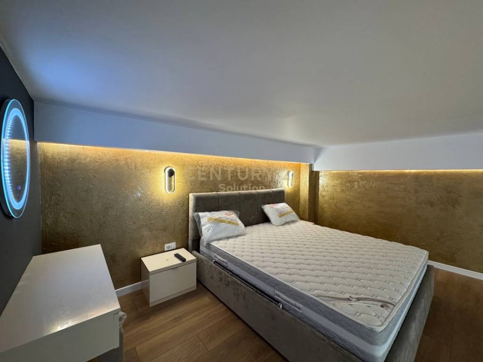 Tirane, jepet me qera apartament duplex 2+1 Kati 1, 86 m² 700 € (Liqeni i Thate)