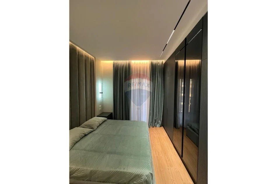 Tirane, jepet me qera 1+1 , 65 m² 700 € (Porcelan)