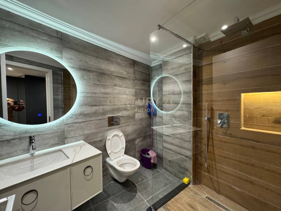 Tirane, jepet me qera apartament duplex 2+1 Kati 1, 86 m² 700 € (Liqeni i Thate)