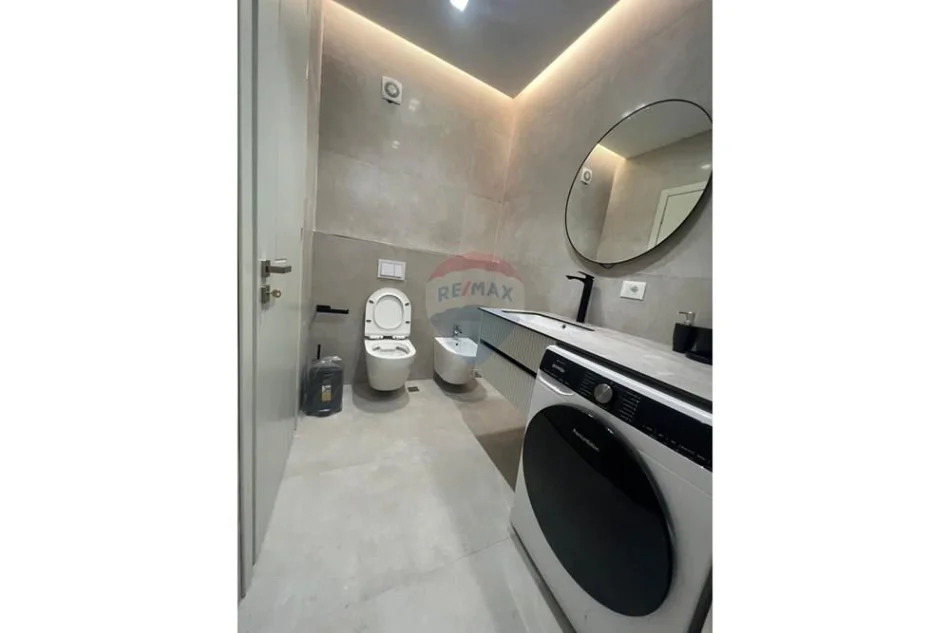 Tirane, jepet me qera 1+1 , 65 m² 700 € (Porcelan)