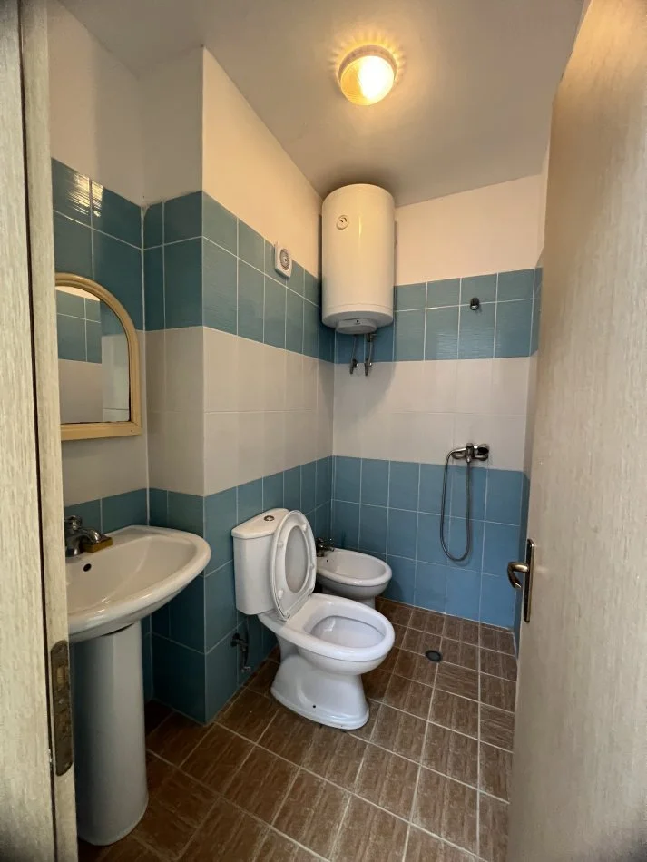 Durres, jepet me qera apartament 2+1+Ballkon Kati 4, 100 m² 400 € 