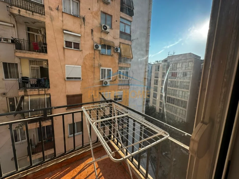 Tirane, jepet me qera apartament 1+1 Kati 6, 64 m² 750 € (Komuna e Parisit)