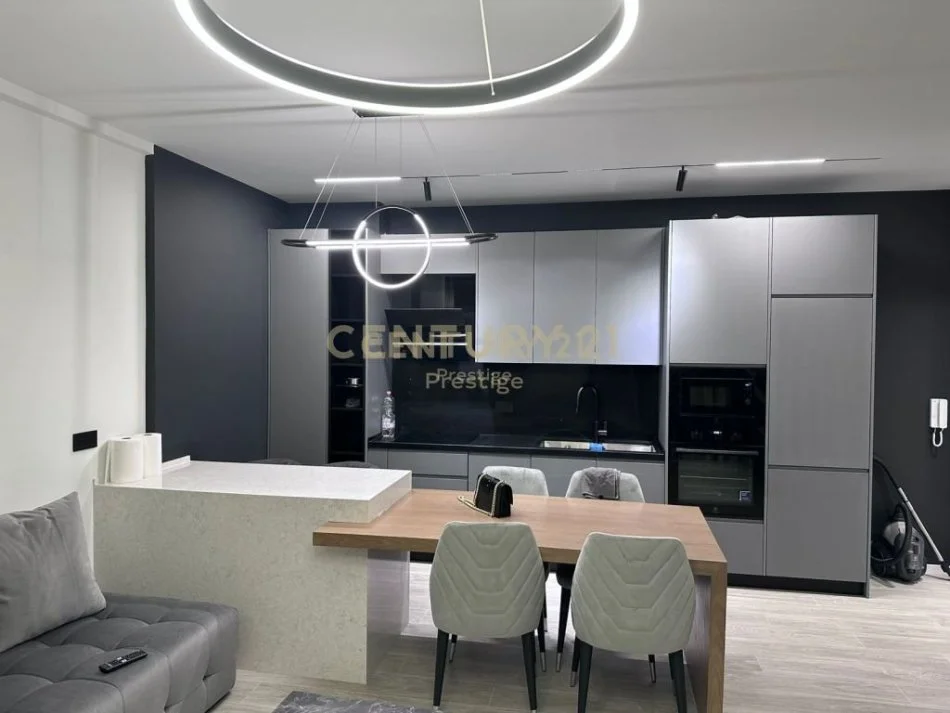 Tirane, jepet me qera Vile 2+1 Kati 1, 107 m² 350 € (Shkoze)