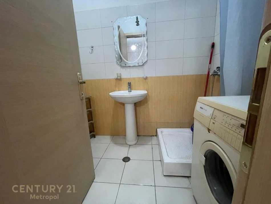 Tirane, shitet apartament 2+1 Kati 3, 82 m² 110.000 € (Astir)