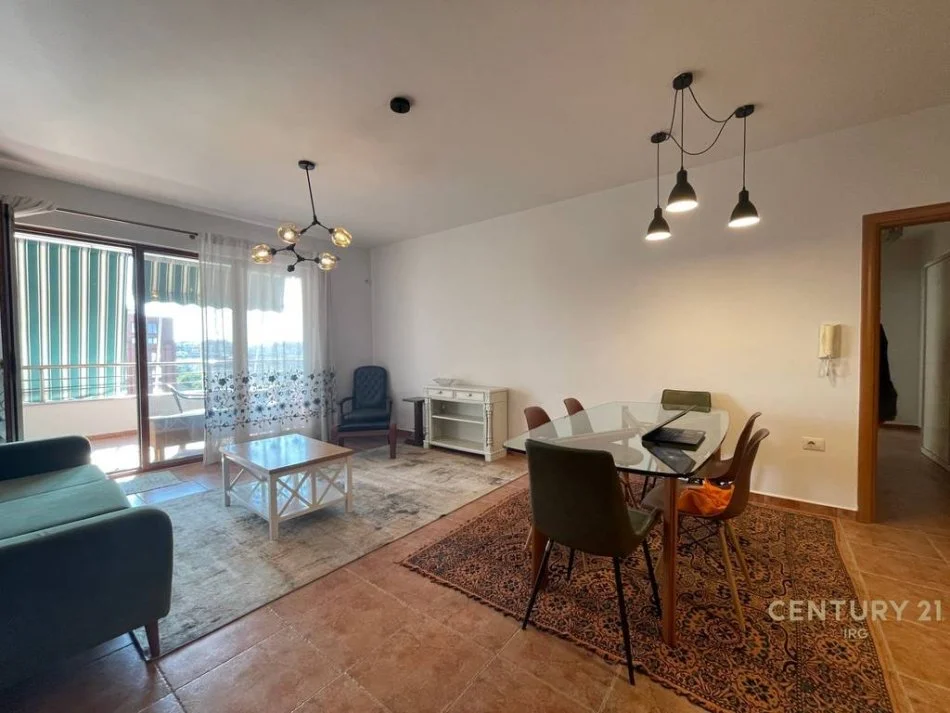 Tirane, jepet me qera apartament 2+1+Ballkon Kati 5, 110 m² 1.000 € 