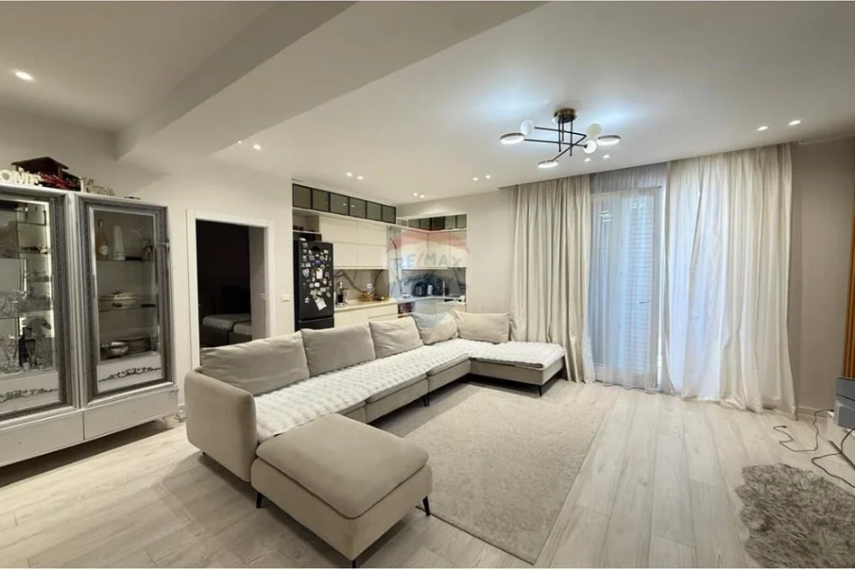 Tirane, shitet 2+1 , 125 m² 370.000 € (Rruga Emin Duraku)