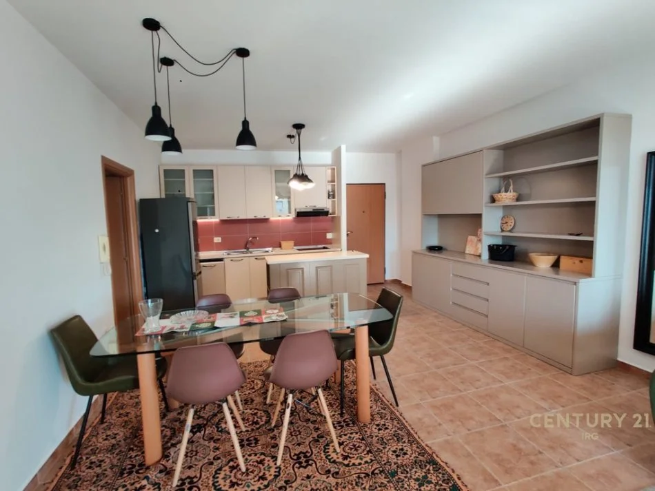 Tirane, jepet me qera apartament 2+1+Ballkon Kati 5, 110 m² 1.000 € 