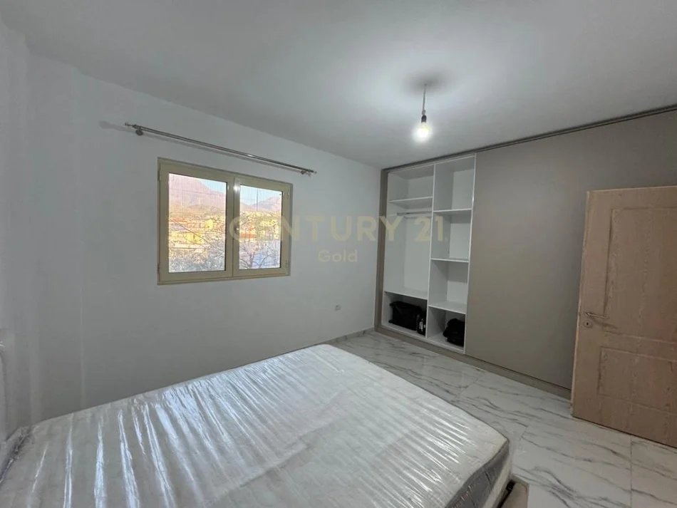 Tirane, jepet me qera Vile 2+1 Kati 1, 107 m² 350 € (Shkoze)