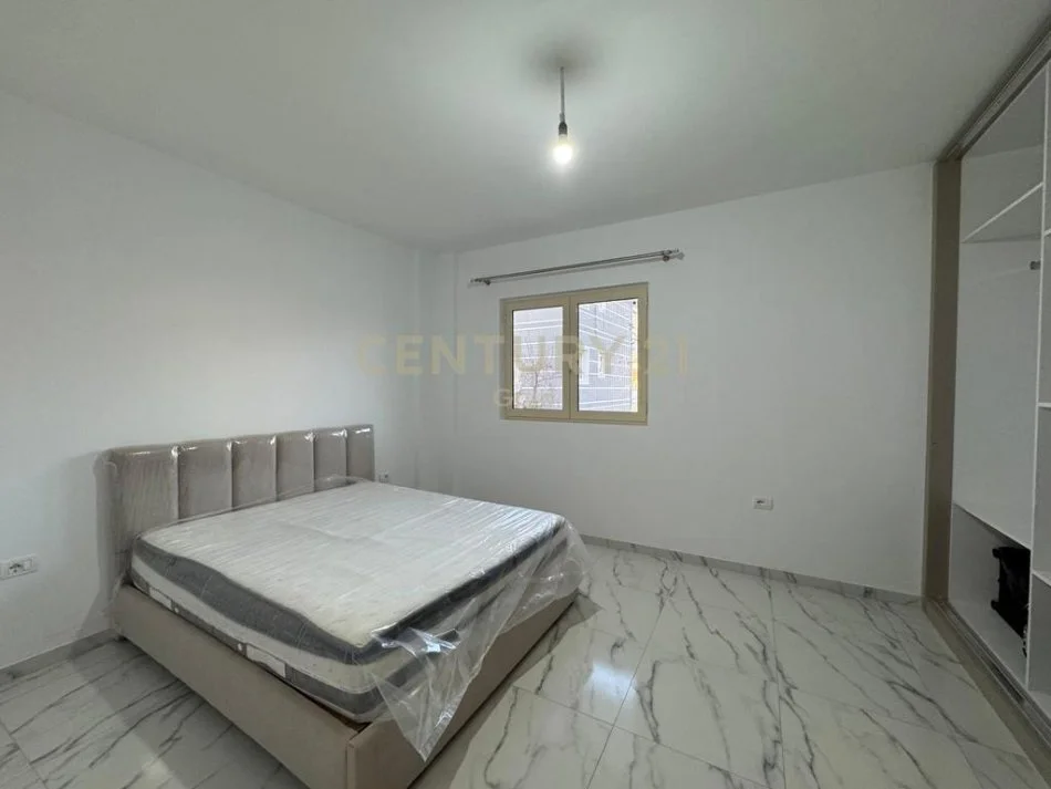 Tirane, jepet me qera Vile 2+1 Kati 1, 107 m² 350 € (Shkoze)