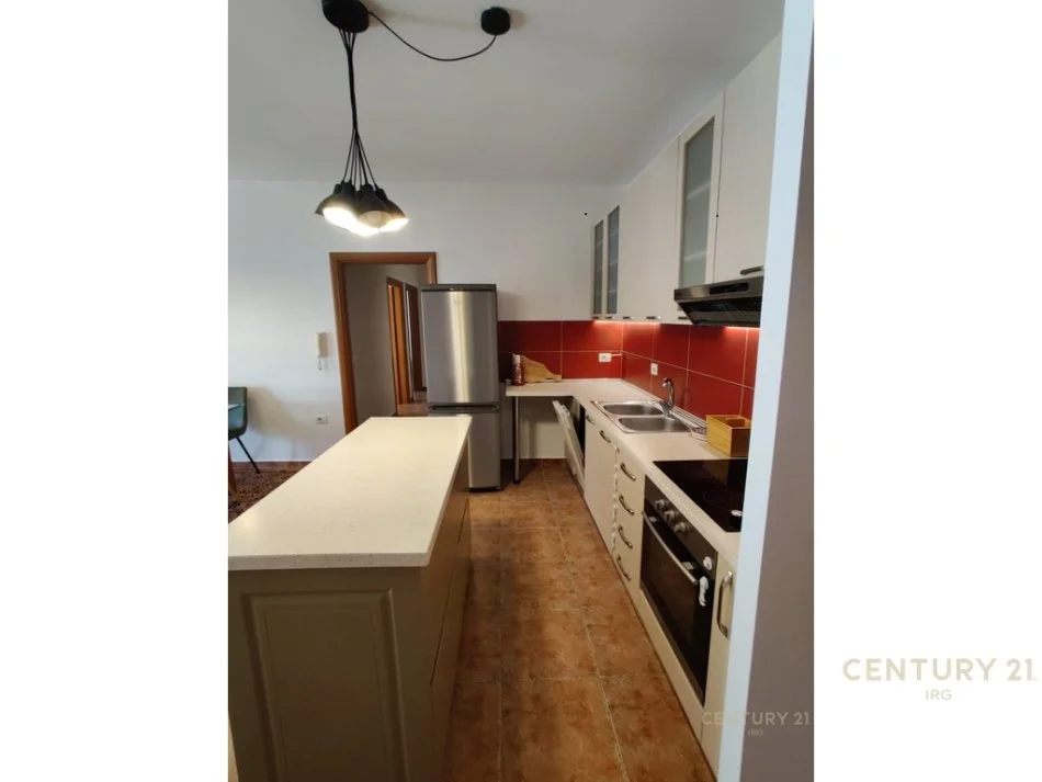 Tirane, jepet me qera apartament 2+1+Ballkon Kati 5, 110 m² 1.000 € 