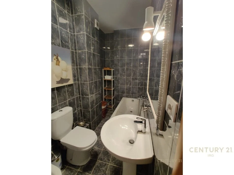 Tirane, jepet me qera apartament 2+1+Ballkon Kati 5, 110 m² 1.000 € 