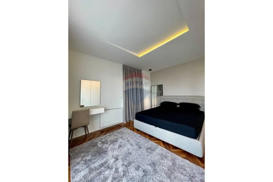 Tirane, jepet me qera 2+1 , 135 m² 2.100 € (Rruga Faik Konica)