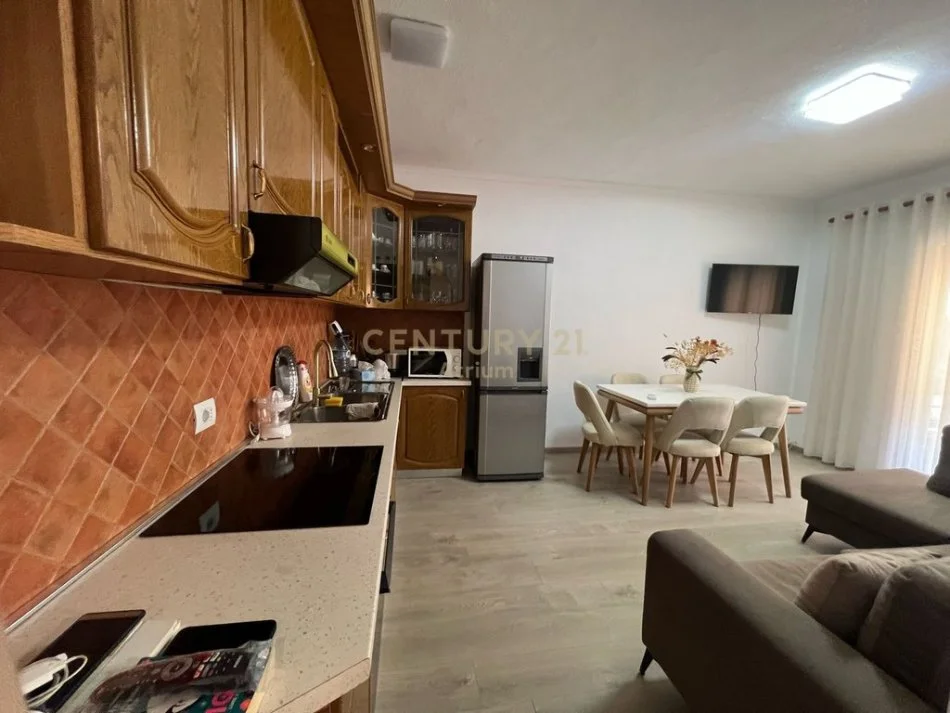 Tirane, jepet me qera apartament 1+1 Kati 3, 60 m² 550 € 