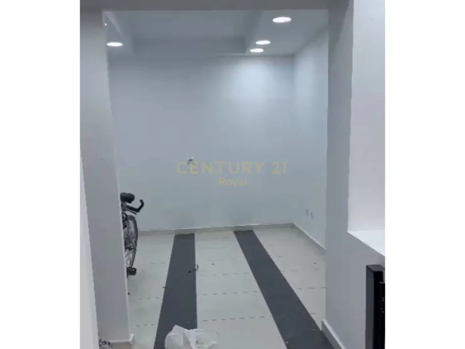 Tirane, jepet me qera ambjent biznesi Kati 0, 104 m² 2.500 € (Myslym Dhyri)