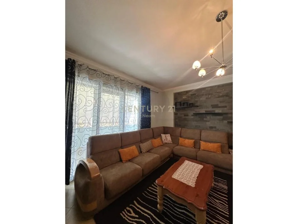 Tirane, jepet me qera apartament 2+1 Kati 8, 127 m² 600 € 