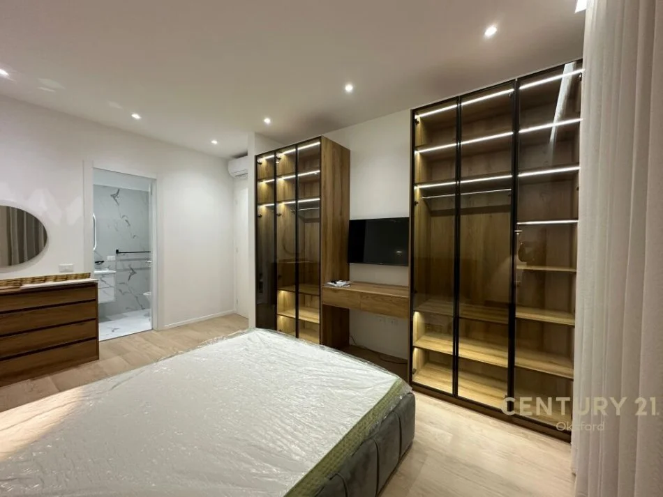 Tirane, jepet me qera apartament 2+1 Kati 5, 114 m² 1.600 € (Tirane)