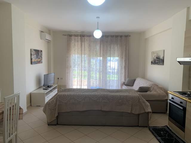 Tirane, jepet me qera apartament 1+1+BLK Kati 2, 60 m² 300 Euro (Selite prane Eleonores)