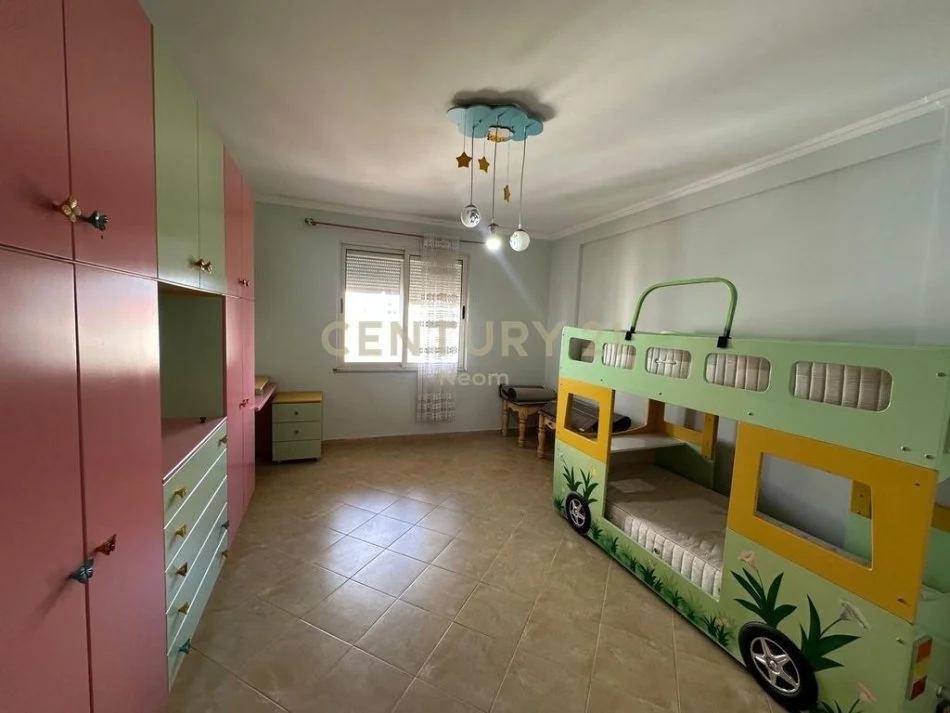 Tirane, jepet me qera apartament 2+1 Kati 8, 127 m² 600 € 