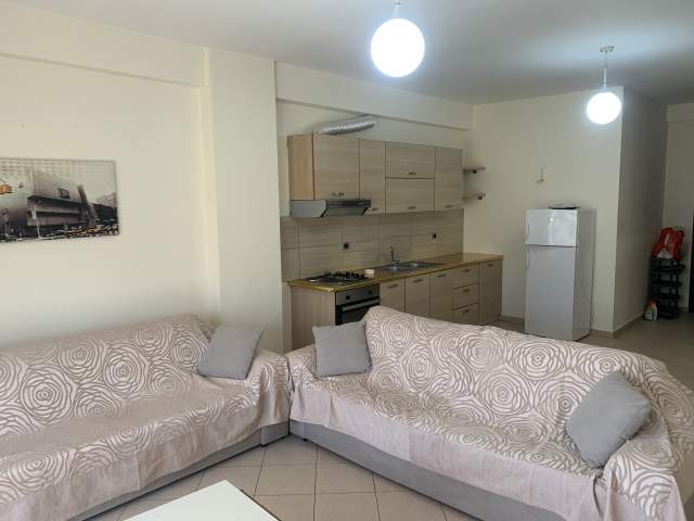 Tirane, jepet me qera apartament 1+1+BLK Kati 2, 60 m² 300 Euro (Selite prane Eleonores)