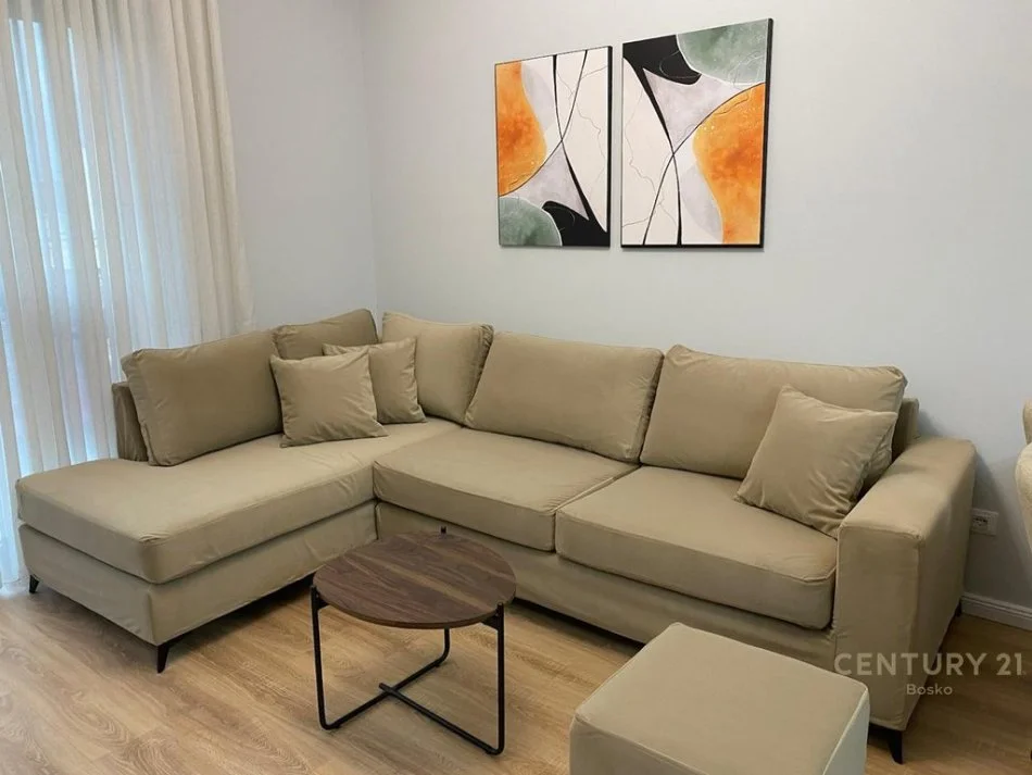 Shqiperi, jepet me qera apartament 2+1 Kati 3, 94 m² 700 € 