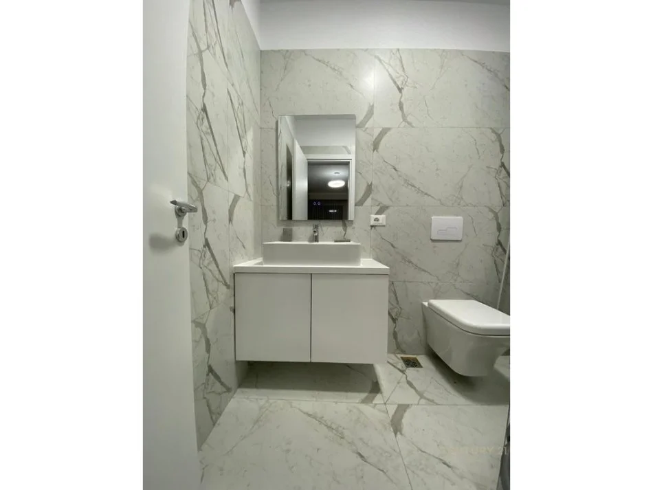 Shqiperi, jepet me qera apartament 2+1 Kati 3, 94 m² 700 € 