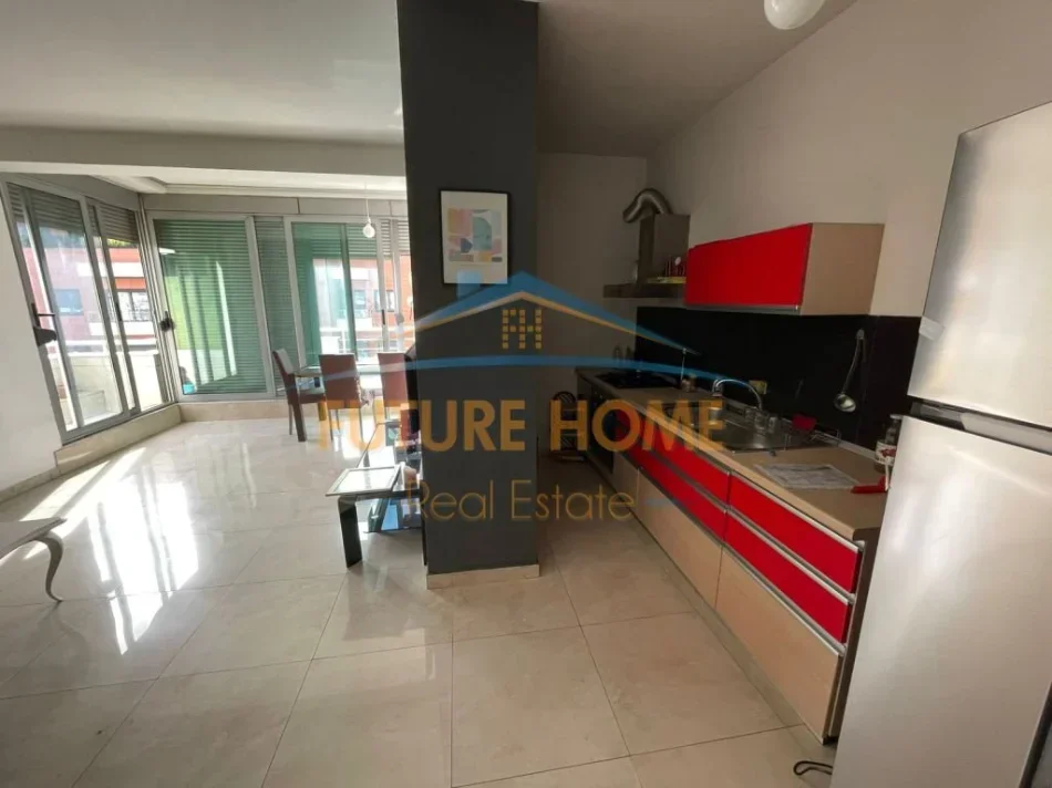 Tirane, jepet me qera ambjent biznesi Kati 10, 120 m² 1.000 € (Zogu i Zi)