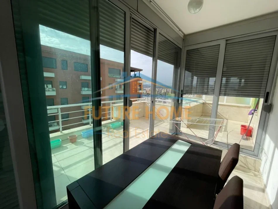Tirane, jepet me qera ambjent biznesi Kati 10, 120 m² 1.000 € (Zogu i Zi)