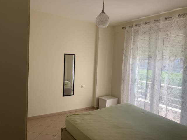 Tirane, jepet me qera apartament 1+1+BLK Kati 2, 60 m² 300 Euro (Selite prane Eleonores)