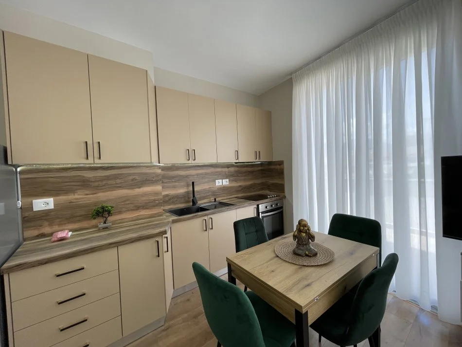 Tirane, jepet me qera apartament 2+1+Ballkon Kati 3, 104 m² 1.000 € (Rruga e Barrikadave)