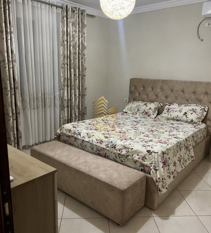 Tirane, jepet me qera apartament 1+1+Ballkon Kati 1, 70 m² 500 € (Rruga Xhanfize Keko)