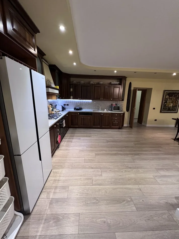 Tirane, shitet apartament 2+1+Aneks Kati 1, 156 m² 300.000 € (Rruga “Pjeter Budi”)